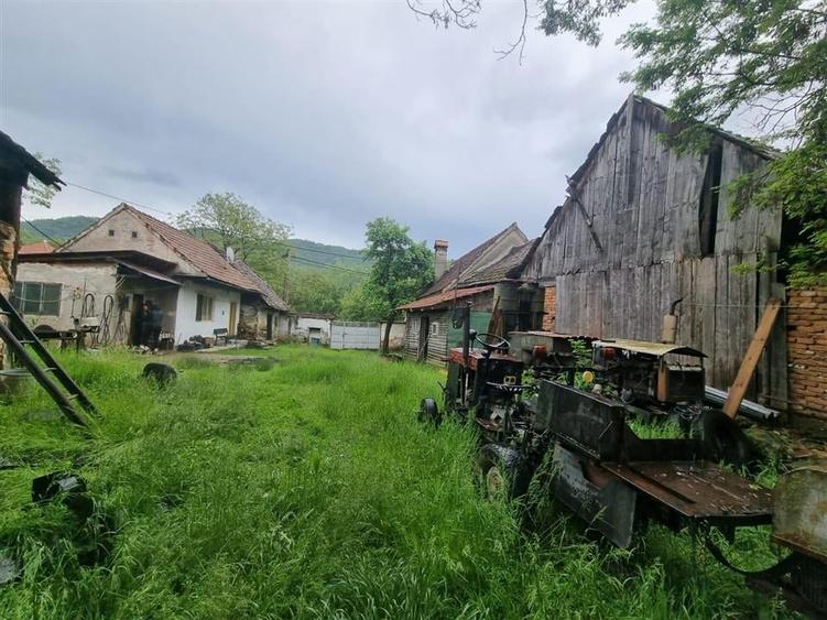 Casă individuală cu 2 camere cu Teren 382 Mp în Șinca Nouă