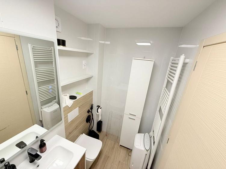 Apartament cu 4 camere decomandat în Central