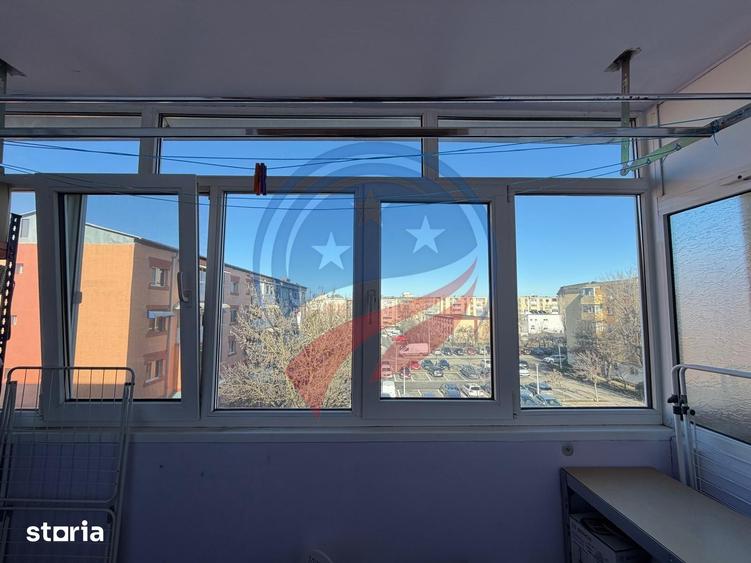 Apartament cu 3 camere semidecomandat în Central