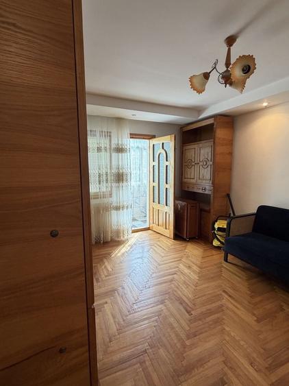Apartament cu 4 camere decomandat în Burdujeni