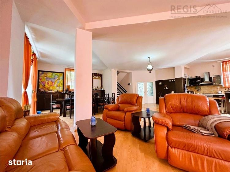 Casă cu 10 camere cu Teren 1238 Mp în Malul Ursului