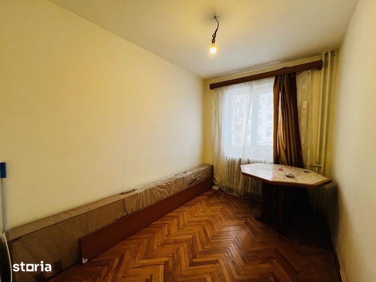 Apartament cu 4 camere semidecomandat în Girocului