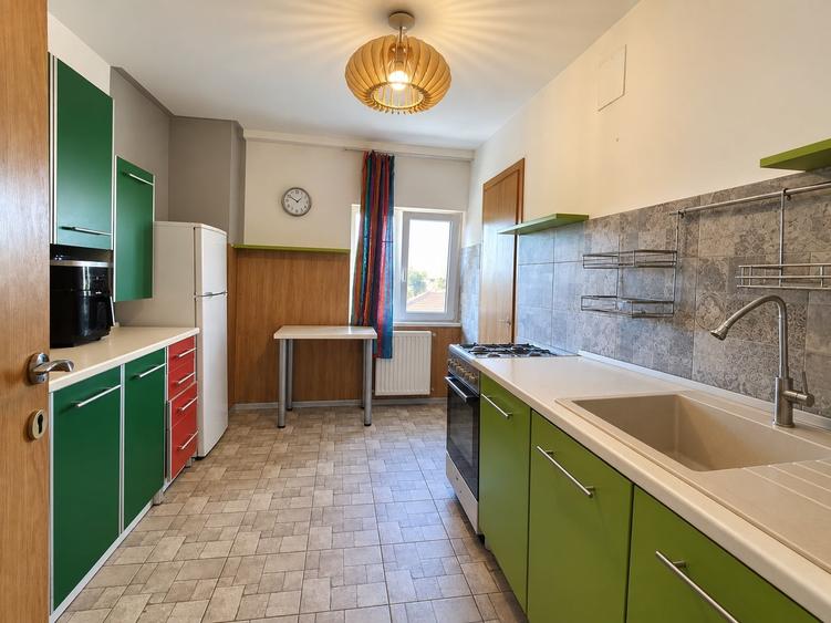 Apartament cu 4 camere decomandat, mobilat în Fabric