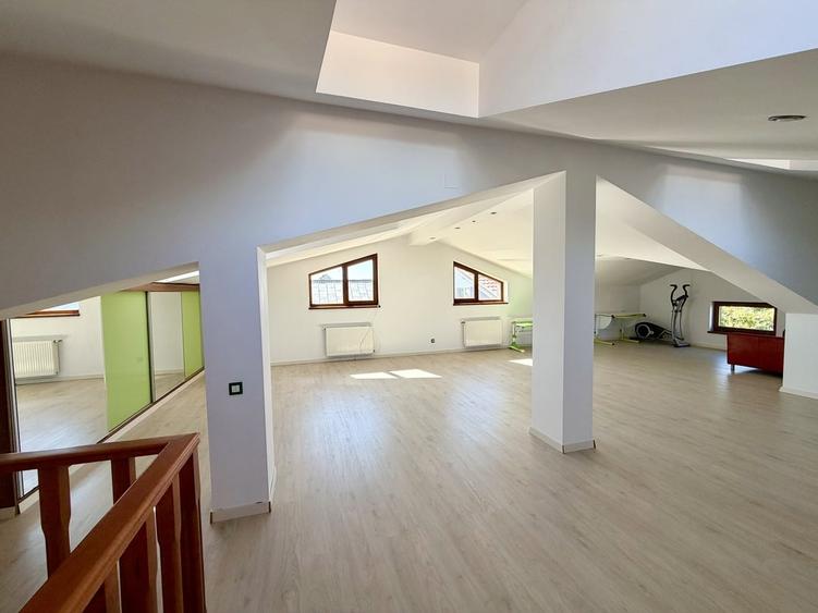 Casă cu 5 camere cu Teren 432 Mp în Pantelimon