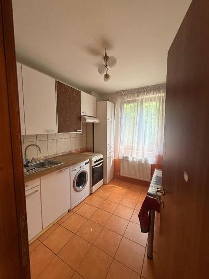 Apartament cu 3 camere semidecomandat în Unirii