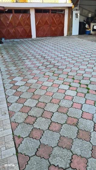 Casă cu 4 camere cu Teren 600 Mp în Central
