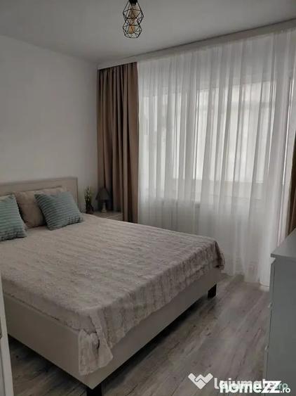 Apartament cu 3 camere semidecomandat în Micro 16
