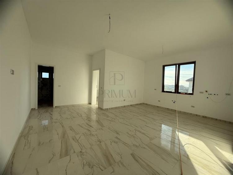 Duplex cu 5 camere cu Canalizare în Moșnița Nouă