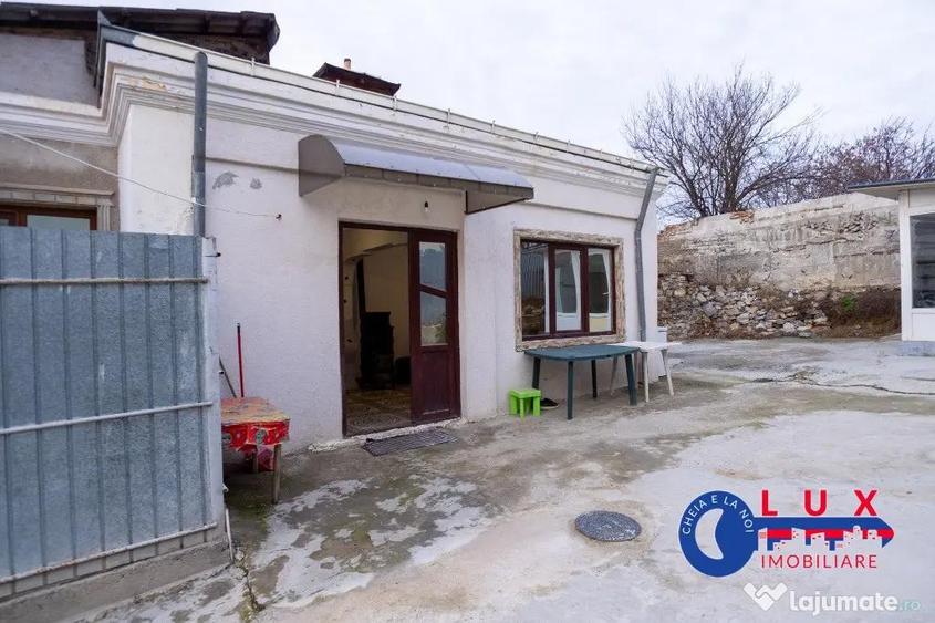 Casă cu 2 camere cu Teren 250 Mp în Central
