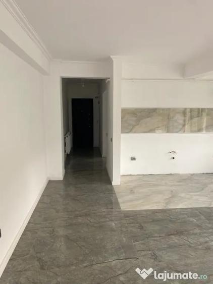 Apartament cu 2 camere decomandat în Jiului