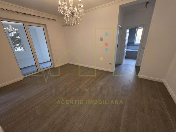 Apartament cu 3 camere semidecomandat în Aradului
