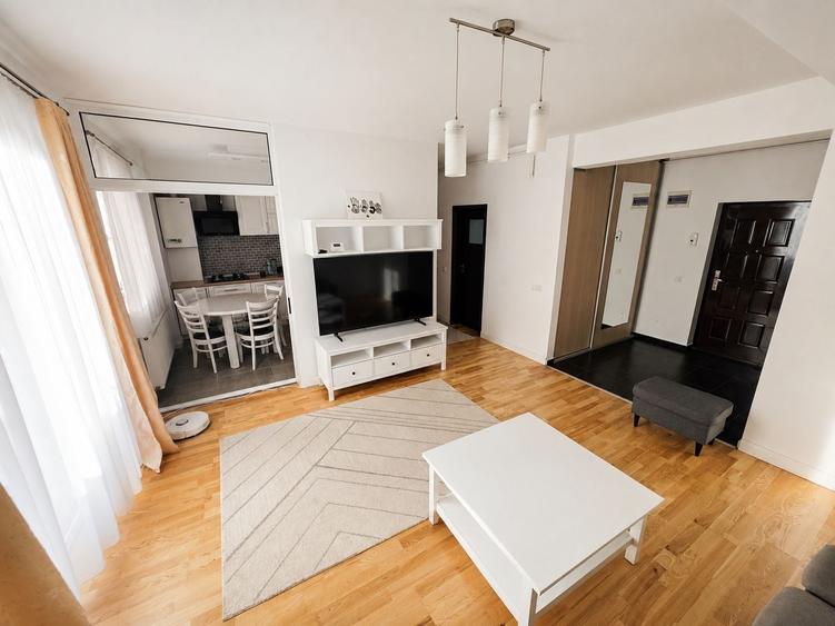 Apartament cu 3 camere decomandat în Lotrioara