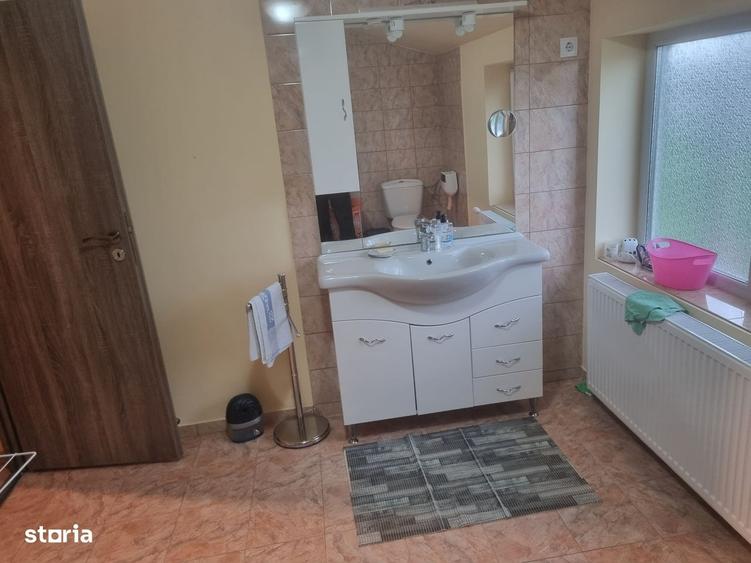 Casă cu 3 camere decomandat în Strei