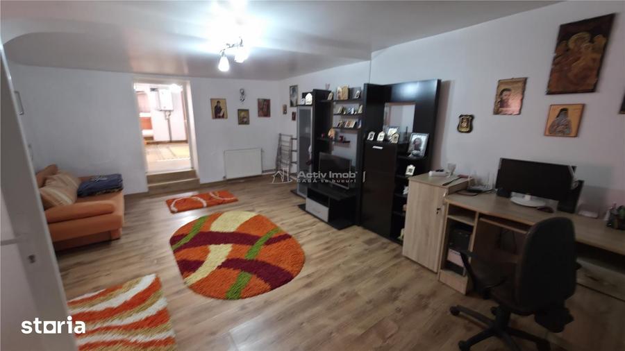 Casă cu 8 camere cu Teren 432 Mp în Central