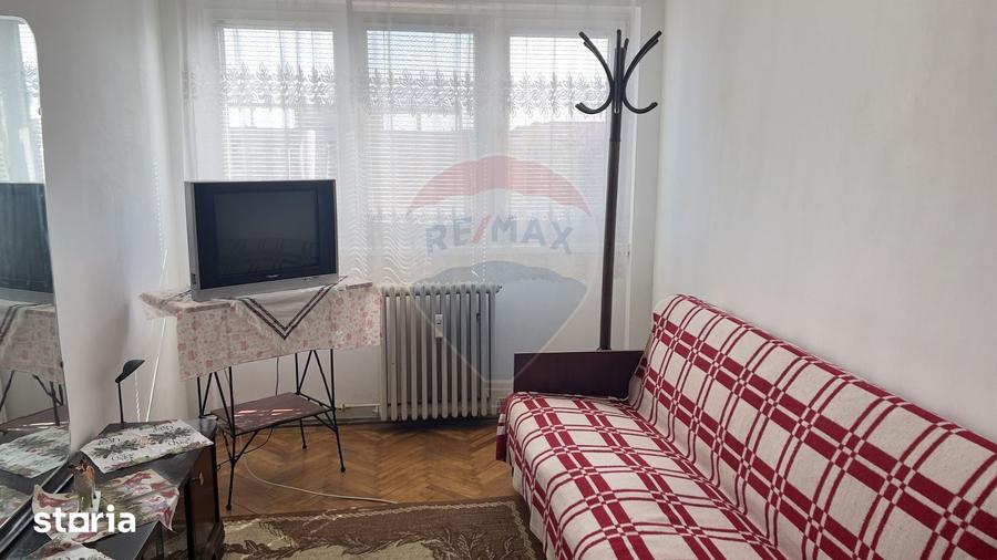 Apartament cu 3 camere semidecomandat în Podgoria