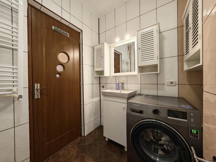 Apartament cu 3 camere semidecomandat, mobilat în Bucureștii Noi