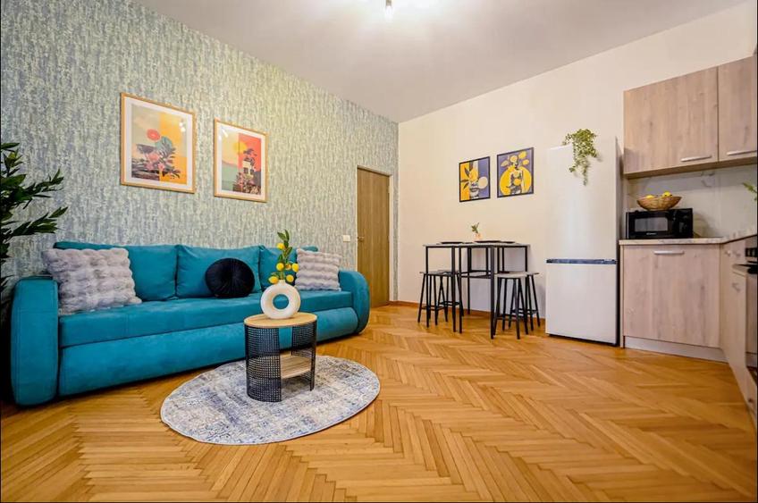 Apartament cu 2 camere semidecomandat în P-ța Romană