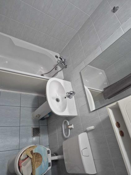Garsonieră decomandată în Titan
