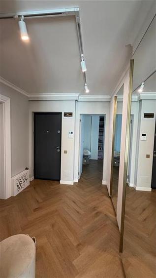 Apartament cu 3 camere circular, mobilat în Florești