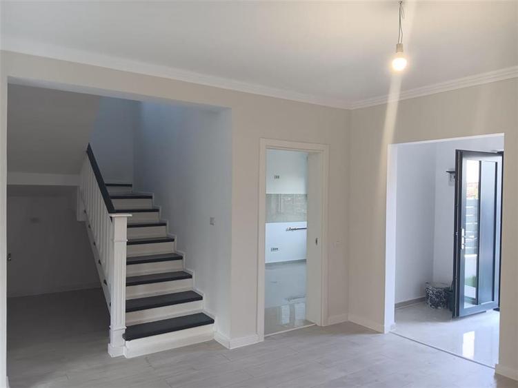 Duplex cu 4 camere cu Canalizare în Miroslava