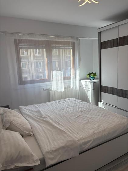 Apartament cu 2 camere decomandat, mobilat în Calea Victoriei