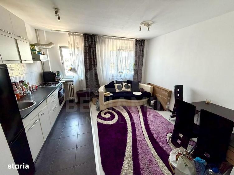 Apartament cu 3 camere semidecomandat în Calea București