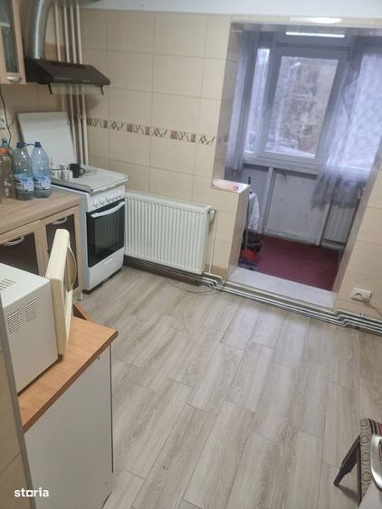 Apartament cu 3 camere decomandat în Nicolina