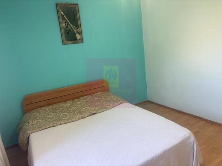 Apartament cu 3 camere decomandat în Drumul Sării