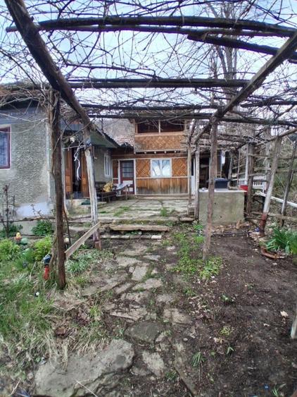 Casă cu 3 camere cu Teren 3000 Mp în Găvanele
