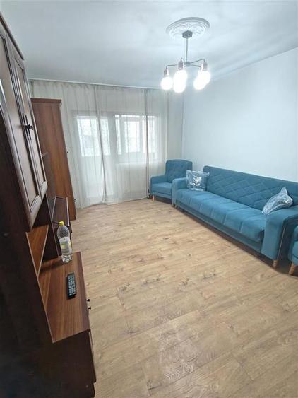 Apartament cu 3 camere decomandat, mobilat în Dacia