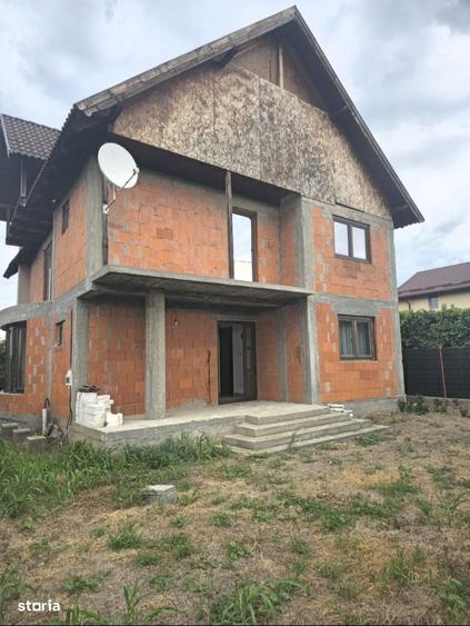 Casă cu 4 camere în Șimnicu de Sus