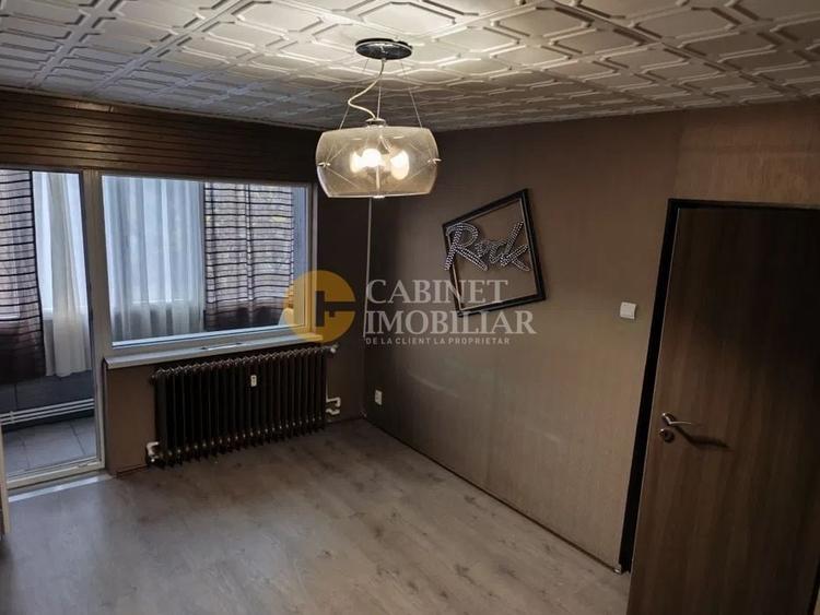Apartament cu 3 camere semidecomandat în Tătărași