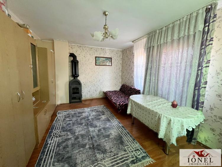 Casă individuală cu 2 camere cu Canalizare în Est