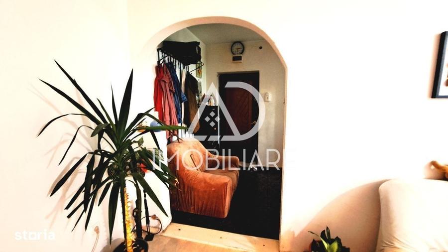 Apartament cu 3 camere semidecomandat în Central