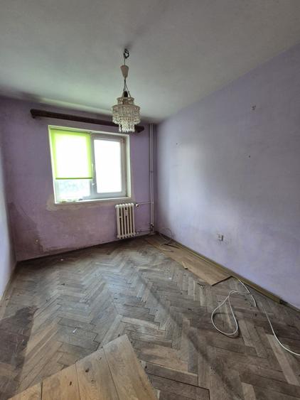 Apartament cu 3 camere semidecomandat în Tomis Nord