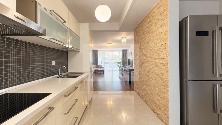 Duplex cu 5 camere cu Canalizare în Bună Ziua