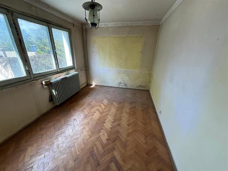 Apartament cu 3 camere semidecomandat în Tătărași
