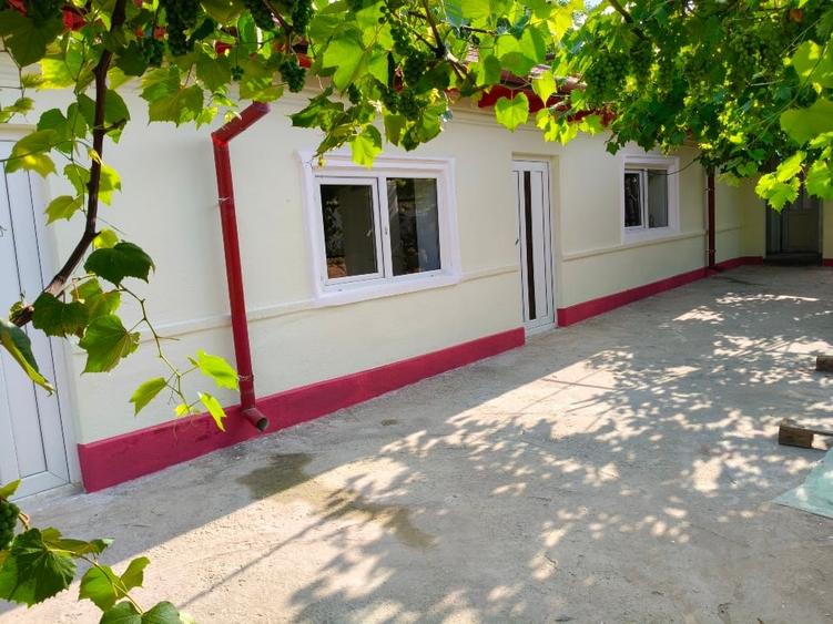 Casă individuală cu 5 camere cu Canalizare în Corbu