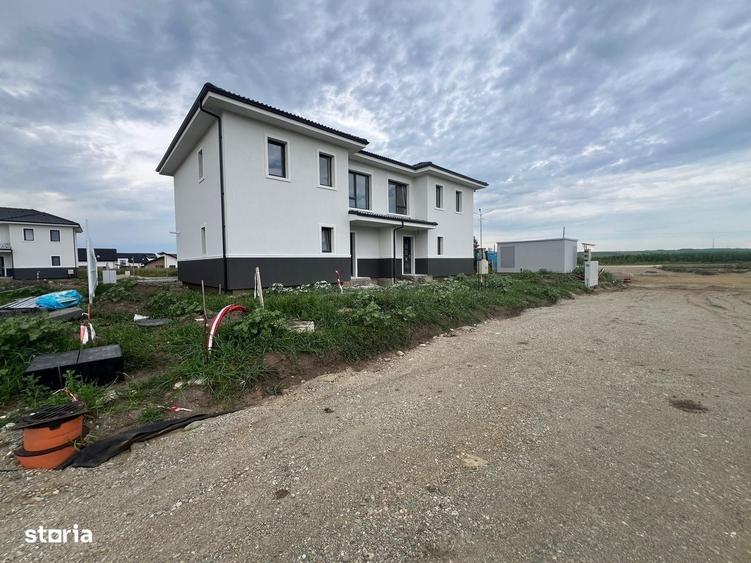 Casă cu 4 camere decomandat cu Teren 300 Mp în Central
