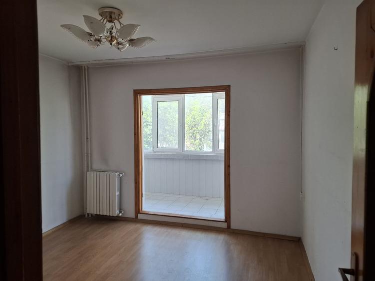 Apartament cu 4 camere decomandat în Inel I
