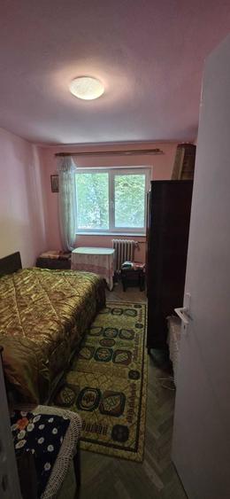 Apartament cu 3 camere semidecomandat în Palazu Mare