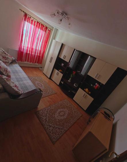 Apartament cu 2 camere decomandat în Micro 21