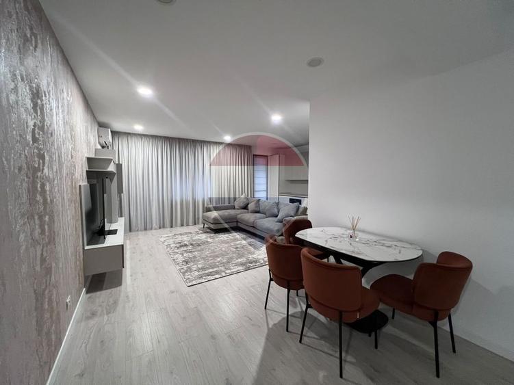 Apartament cu 3 camere decomandat, mobilat în Central