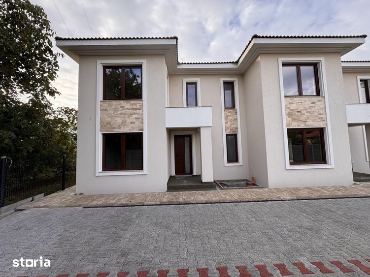 Casă cu 5 camere decomandat cu Teren 380 Mp în Giroc