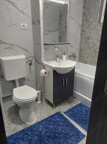 Apartament cu 3 camere decomandat în Exterior Vest