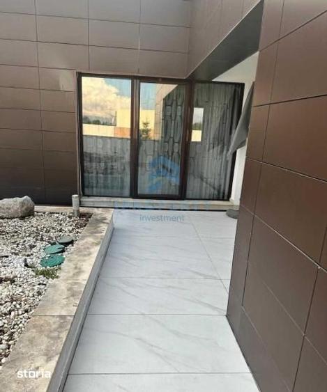 Apartament cu 3 camere, mobilat în Central — fotografia 1