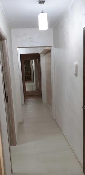 Apartament cu 3 camere decomandat în Poarta 6