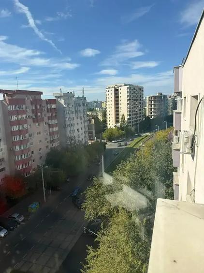 Apartament cu 3 camere, mobilat în Vitan Mall