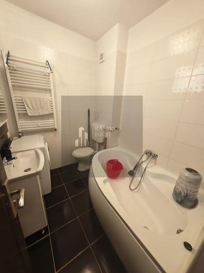 Apartament cu 2 camere decomandat, mobilat în Central