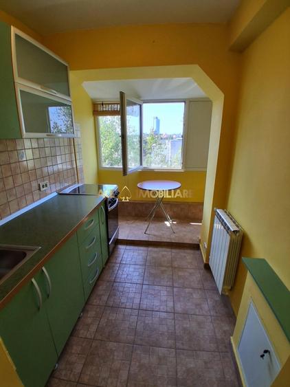 Apartament cu 2 camere semidecomandat, mobilat în Ultracentral